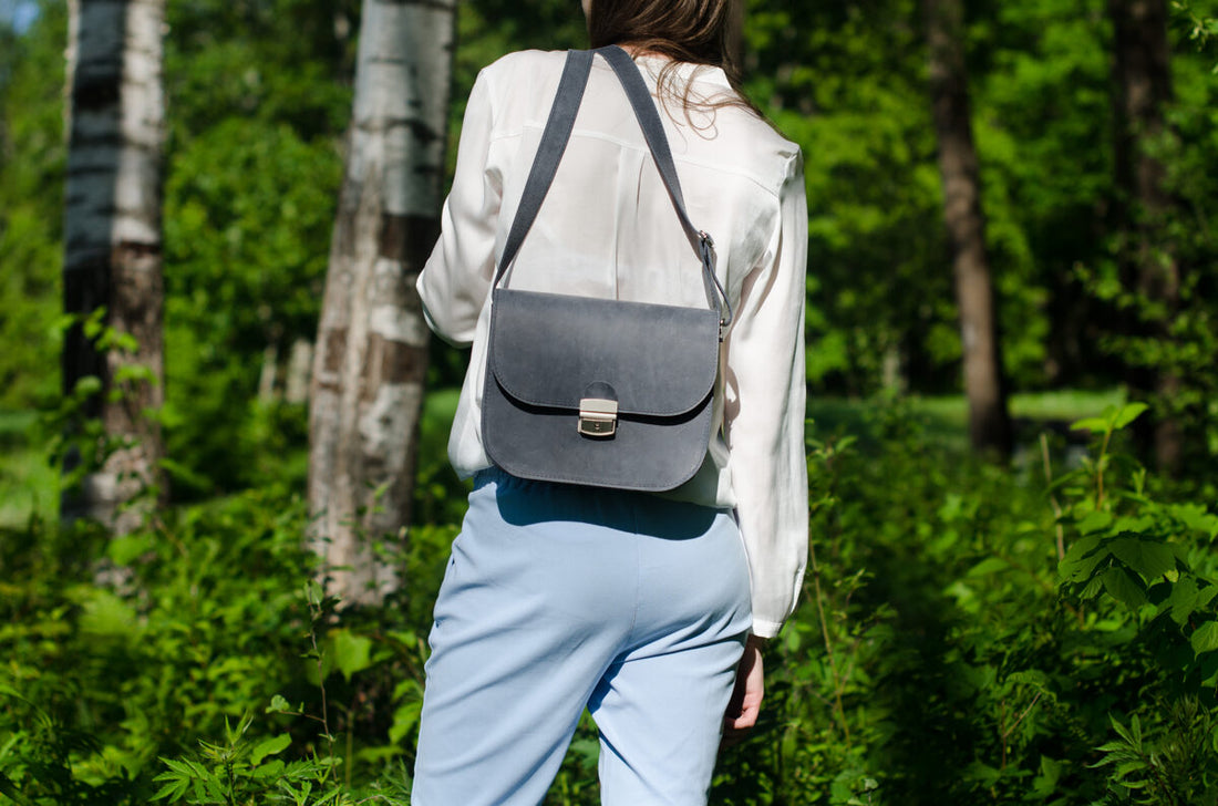 Große Satteltasche aus Naturleder – Grau – Detailansicht 3