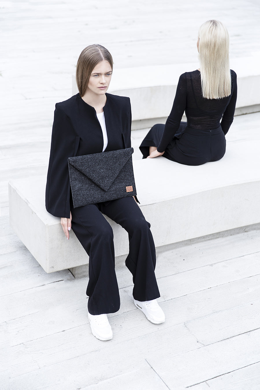 Clutch und Laptoptasche Skive – Schwarz – Detailansicht 2