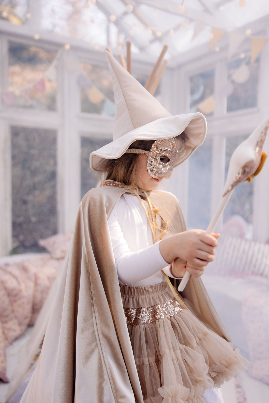 Katzenmaske mit Pailletten – Roségold – Detailansicht 1