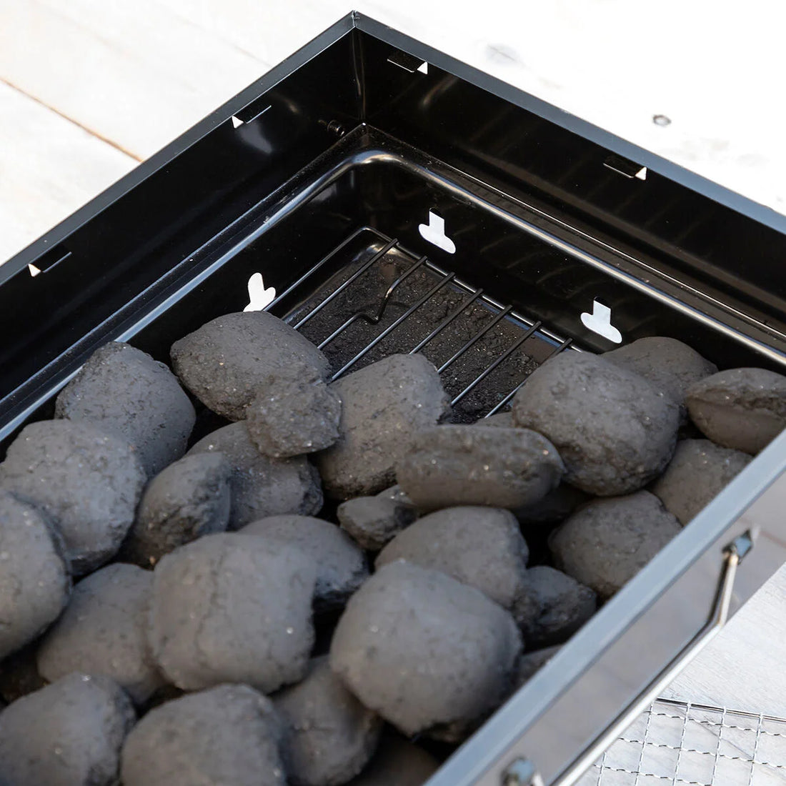 BearBQ klappbarer Holzkohlegrill – Detailansicht 3