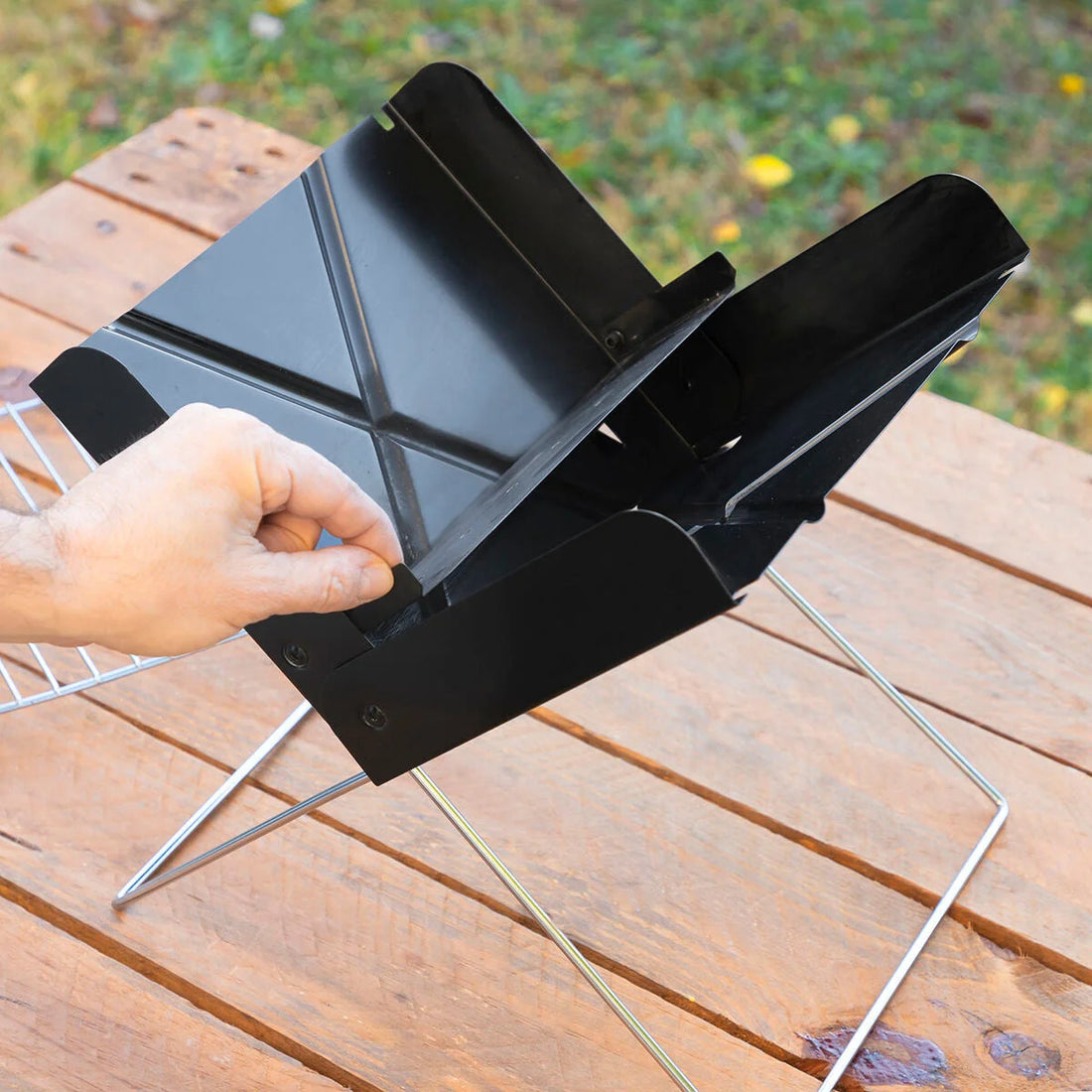 Foldecue klappbarer Mini-Holzkohlegrill – Detailansicht 2