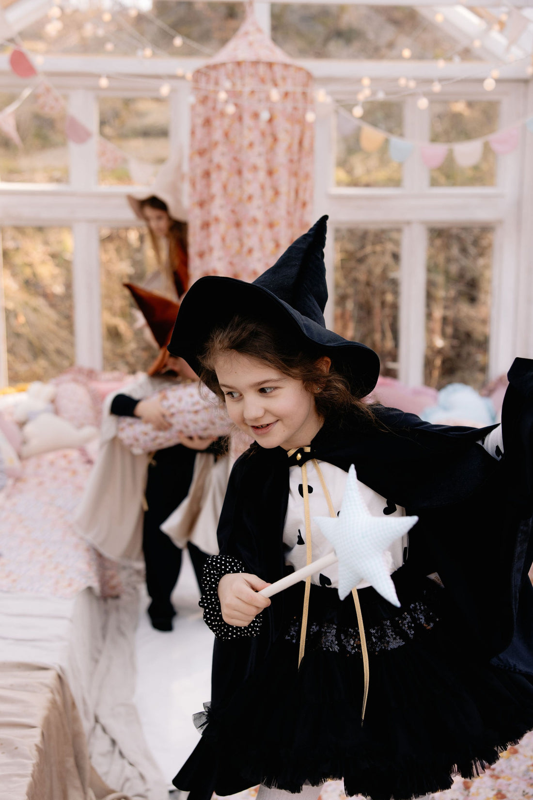 Kinder-Kostümumhang – Black Riding Hood, Schwarz – Detailansicht 2