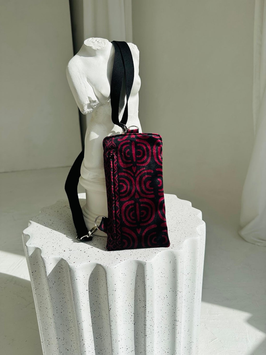 Handytasche – Bordeaux Muster – Detailansicht 2