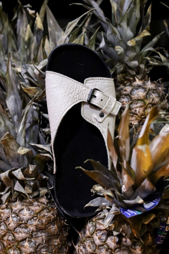 TOKU Rome Vegan Sandalen – Weiß – Detailansicht 1