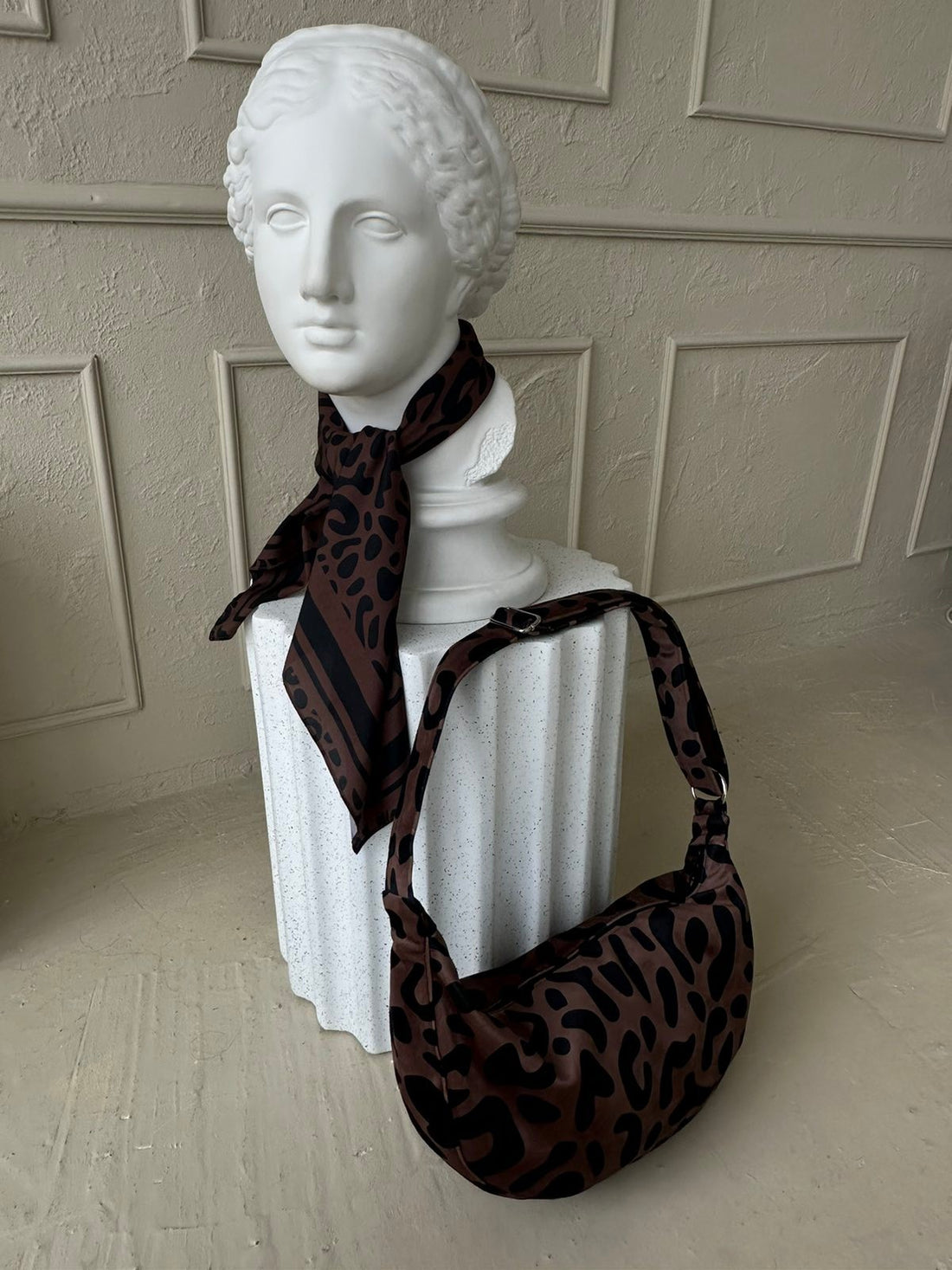 Hobo-Handtasche – Classic Leopard – Detailansicht 2