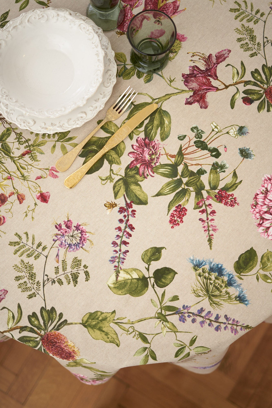 Runde Tischdecke mit Blumenmuster – Botanico – Detailansicht 2