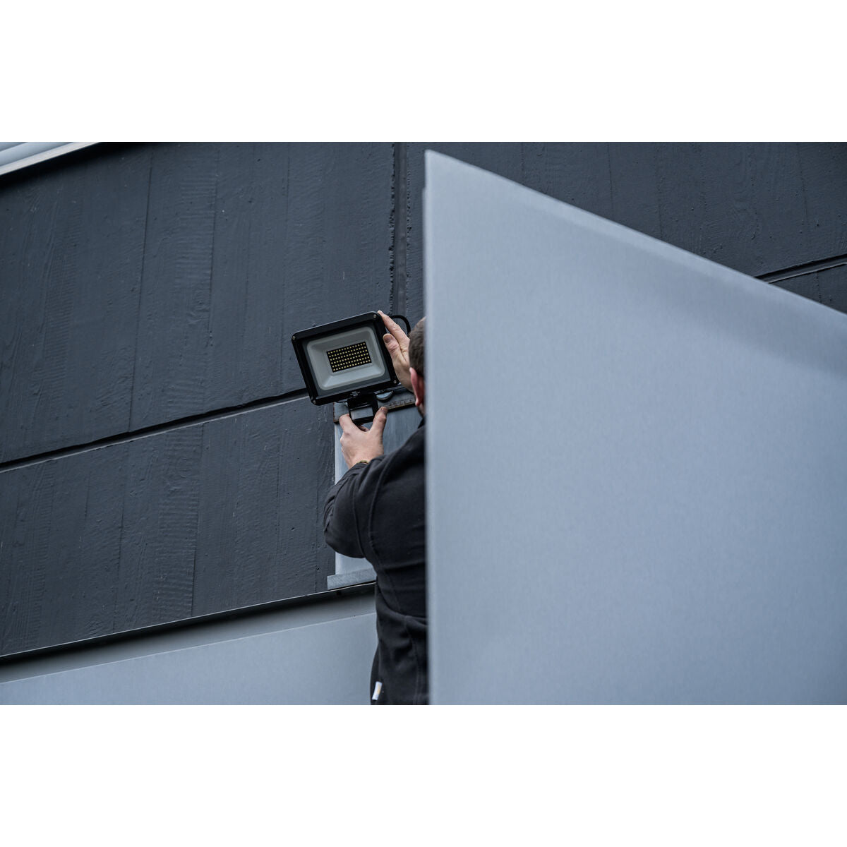 V4H7E4D08305D9AE0EF8678170FCB97761FR7197966P9