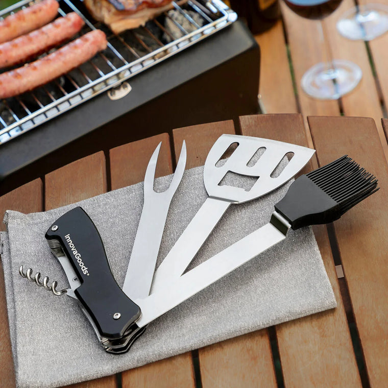 Bbkit Grillwerkzeug-Set mit ausgeklappten Utensilien auf einem Tisch