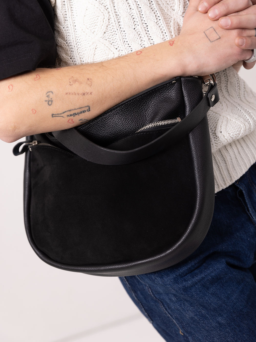 Lederhandtasche STELLA – Schwarz & Suede – Produktansicht 3