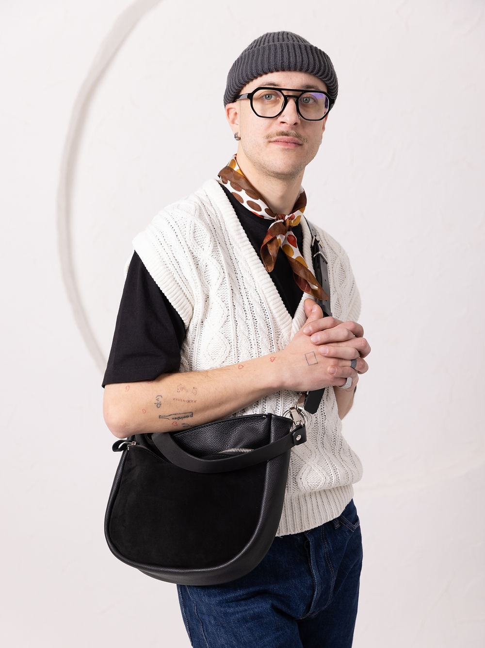 Lederhandtasche STELLA – Schwarz & Suede – Produktansicht 4