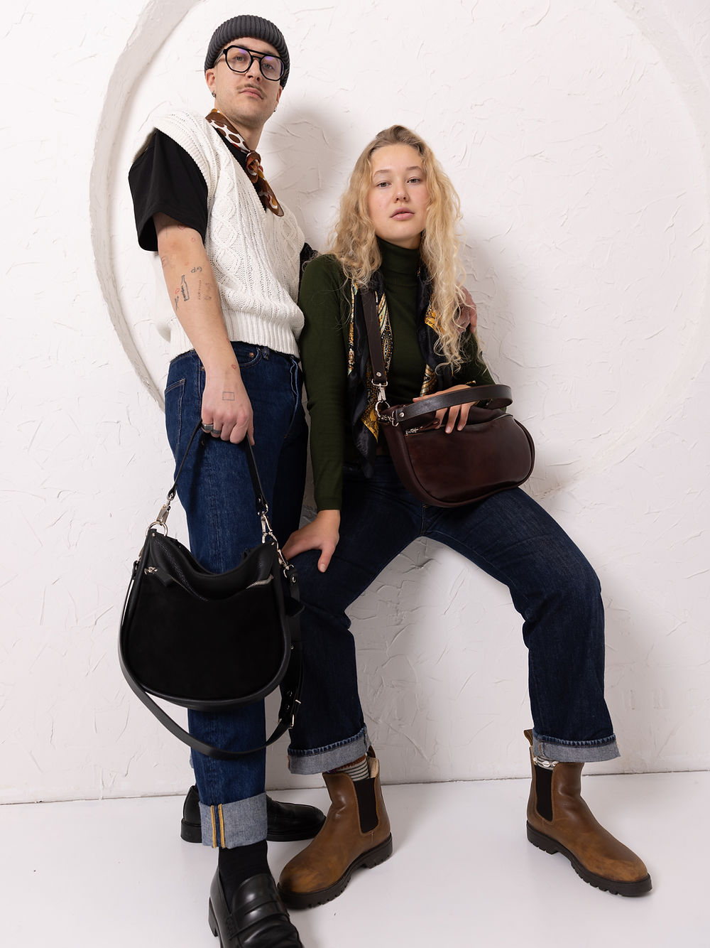 Lederhandtasche STELLA – Schwarz & Suede – Detailansicht 3