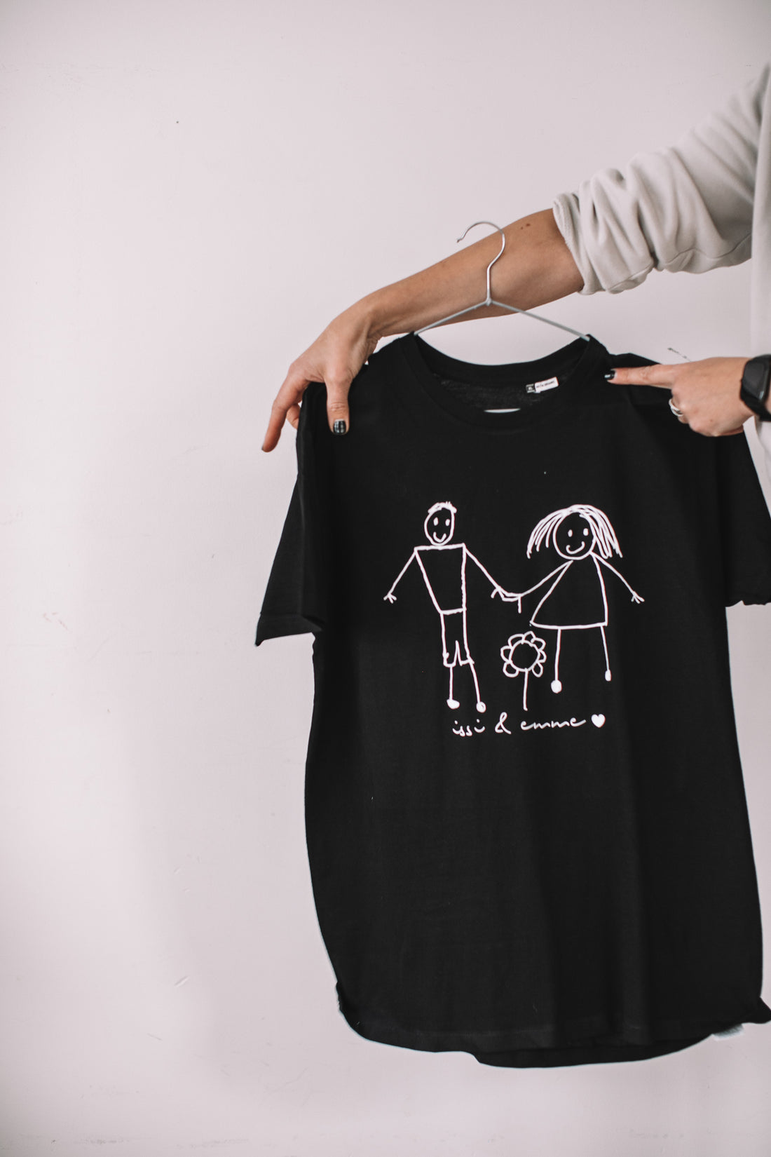 T-Shirt mit der Zeichnung Ihres Kindes – Detailansicht 3