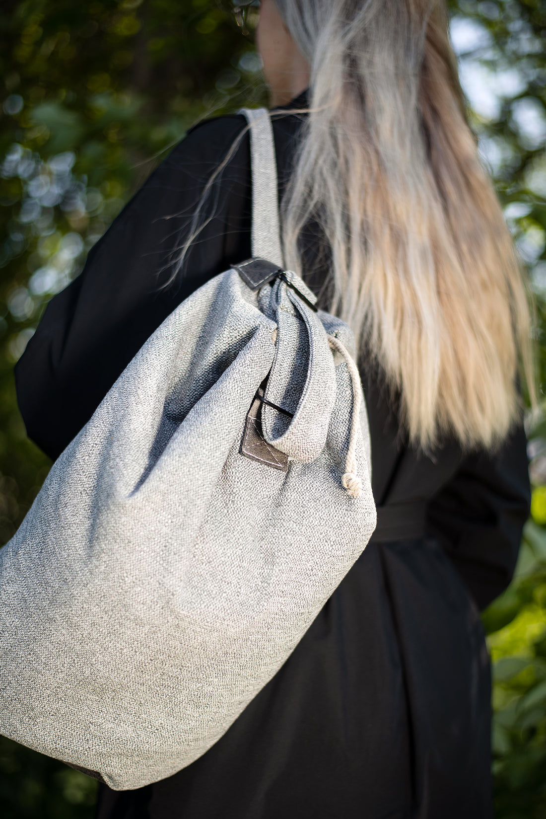 Upcycling-Handtasche Märss – Hell Grau – Detailansicht 2