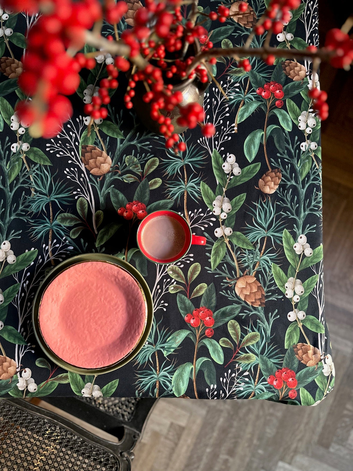 Rechteckige Tischdecke mit Weihnachtsmotiv – Christmas Forest – Produktansicht 3