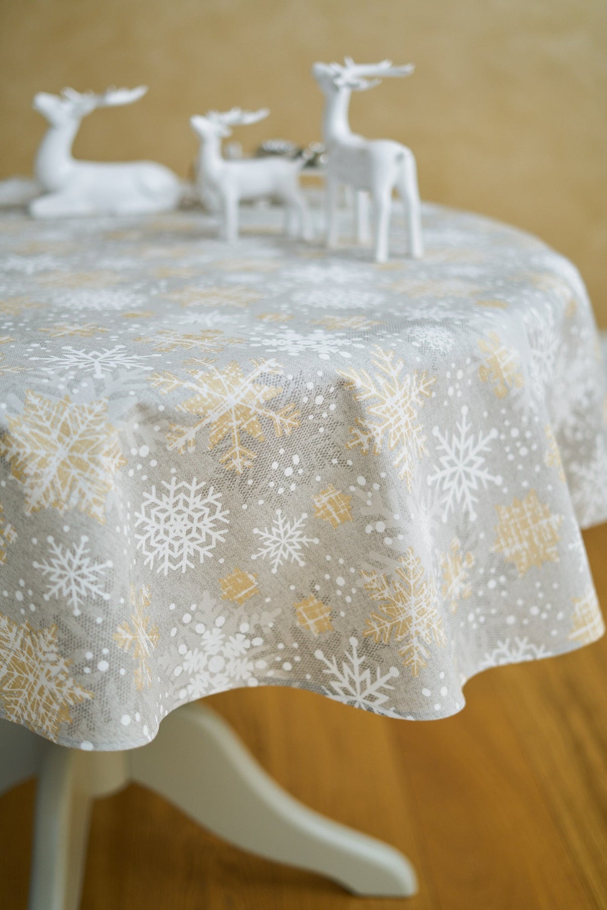 Runde Tischdecke mit Weihnachtsmotiv Schneeflocken