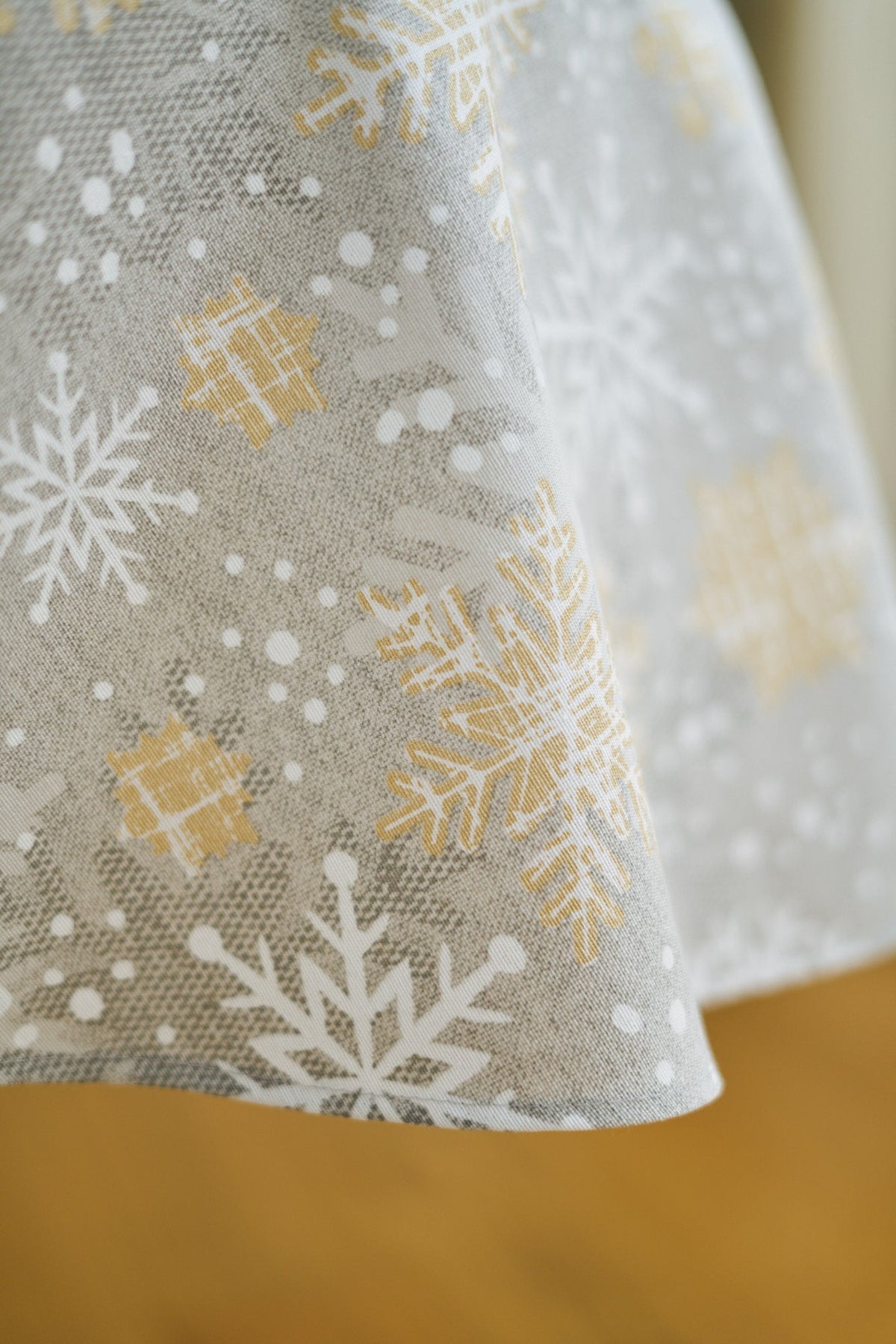 Runde Tischdecke mit Weihnachtsmotiv Schneeflocken – Produktansicht 4