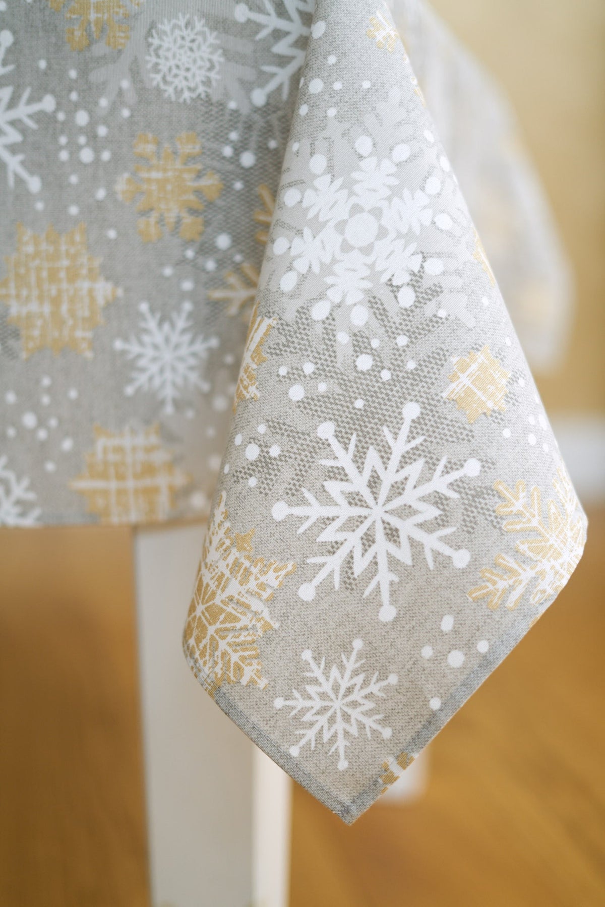 Rechteckige Tischdecke mit Wintermotiv Schneeflocken – Produktansicht 3