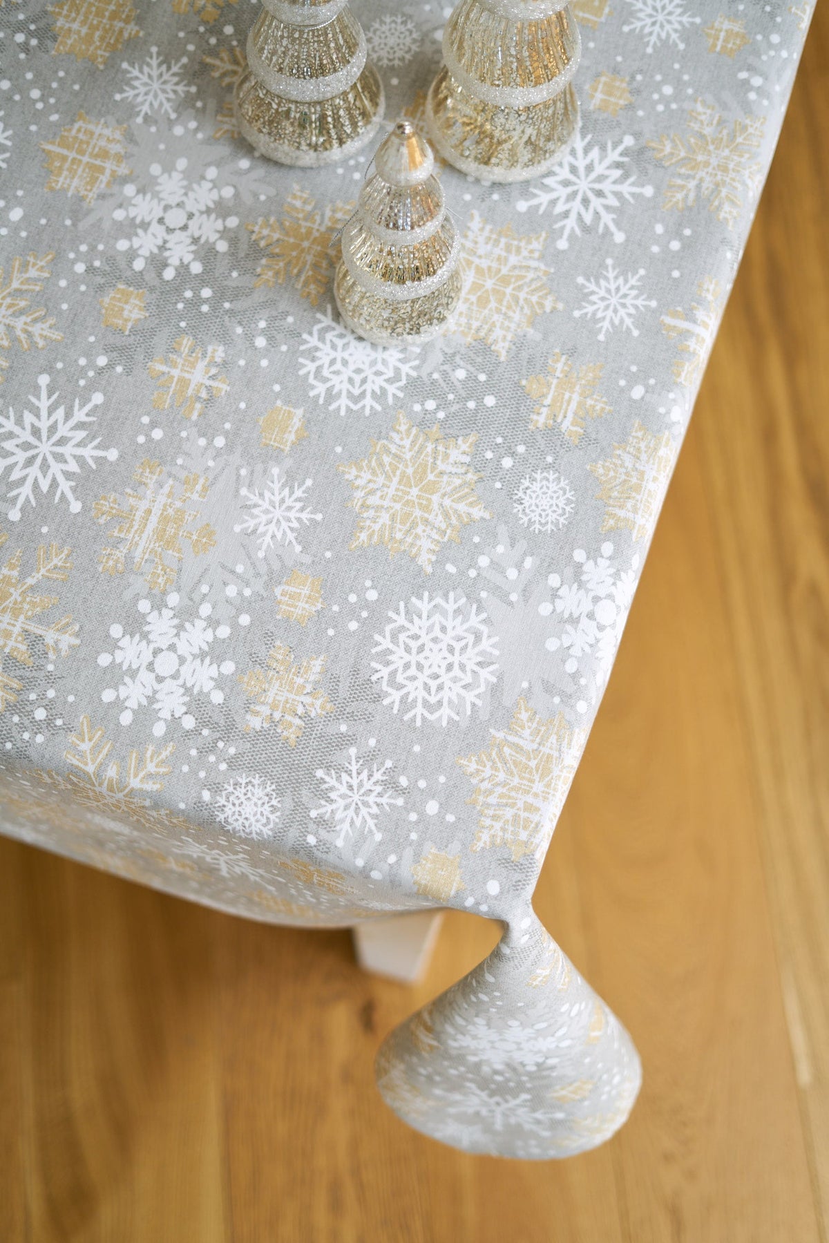 Rechteckige Tischdecke mit Wintermotiv Schneeflocken – Produktansicht 4
