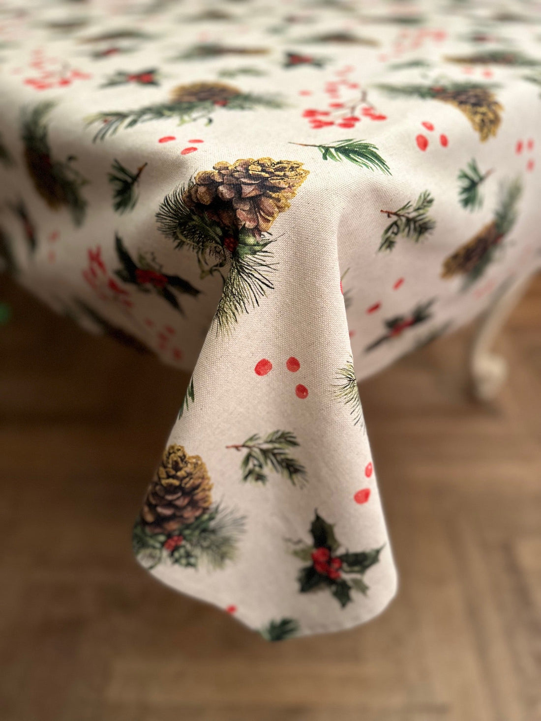 Rechteckige Tischdecke mit Wintermotiv – Golden Pine – Detailansicht 1