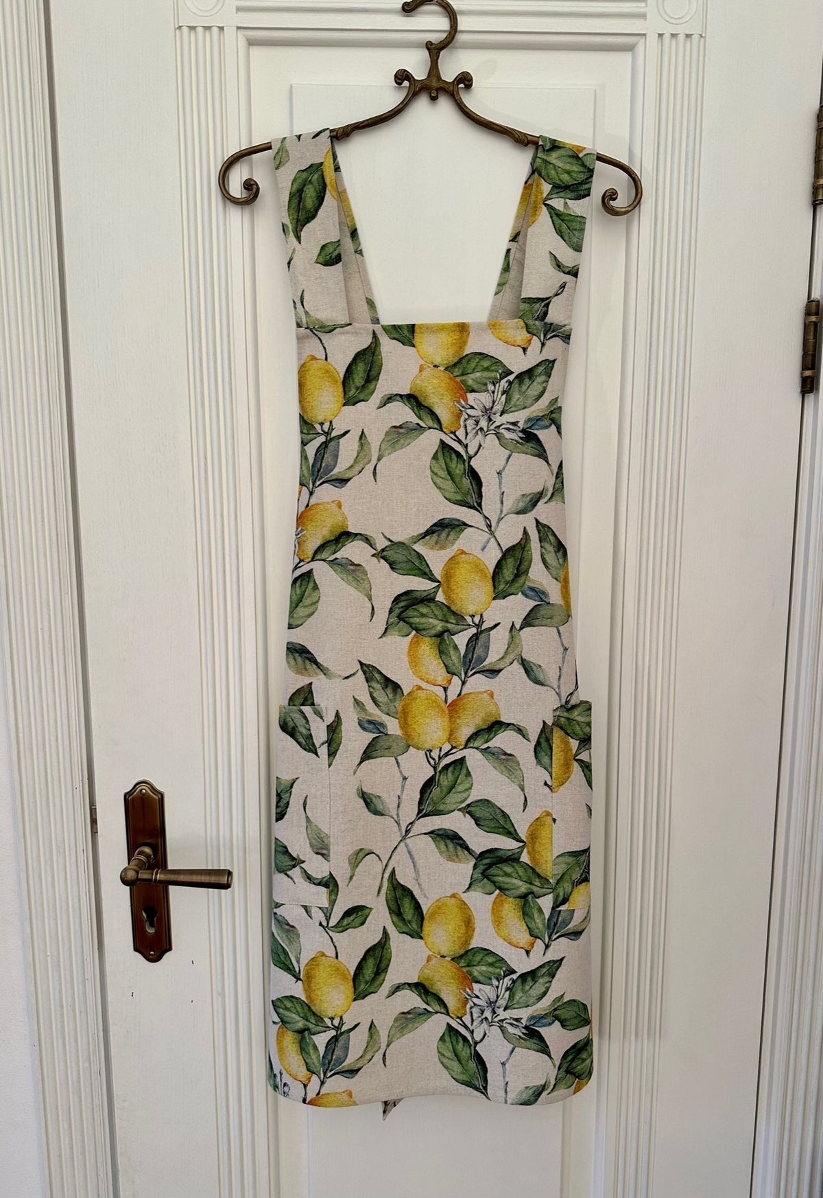 Damenschürze mit gekreuzten Trägern – Lemon Linen