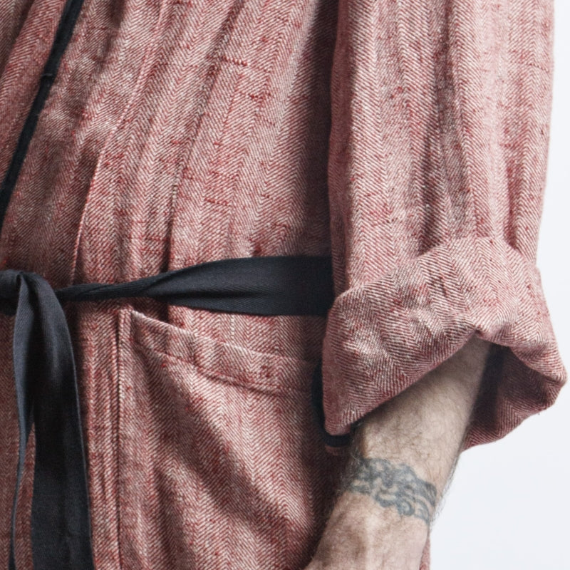Herrenbademantel aus Leinen – Rot Fishbone – Detailansicht 5