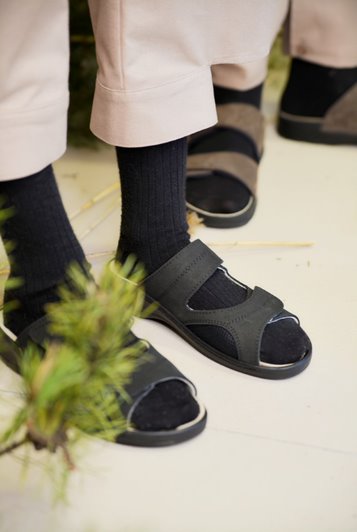 Professional Sandalen mit Fersenpolsterung – Schwarz – Produktansicht 2