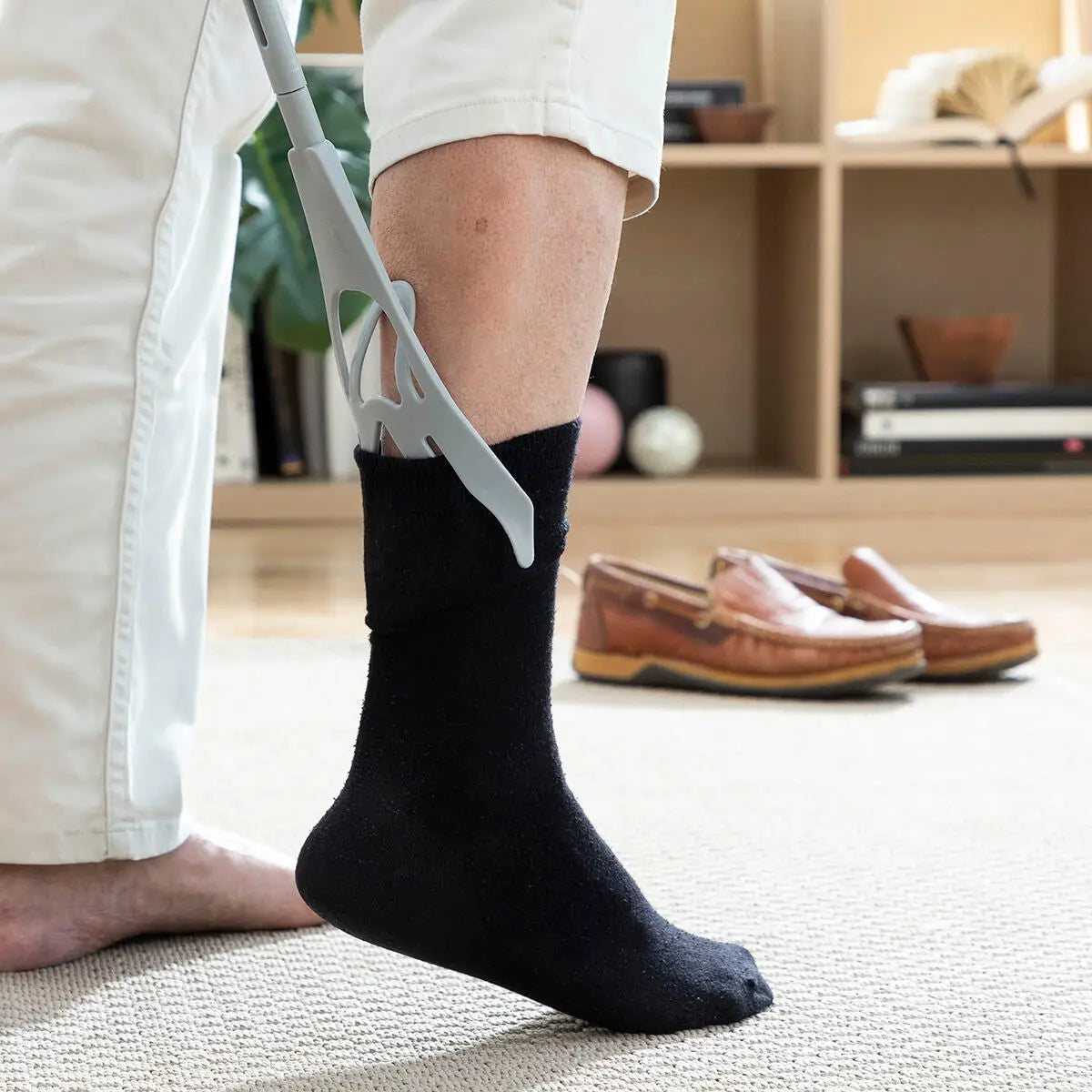 Innovatives Wohlfühlerlebnis - Socken- und Schuhanzieher Shoeasy bei AWK Flagship e.U.