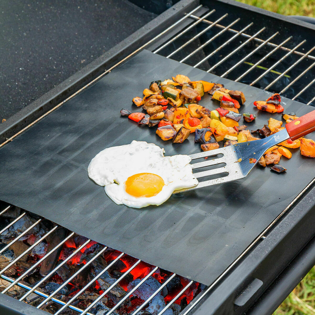 Pack Zusammenklappbarer Holzkohlegrill aus Edelstahl und Grill- und Backmatte – Detailansicht 5