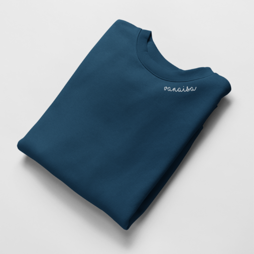 Bio-Baumwoll-Sweatshirt mit besticktem Kragen "Vanaisa" (EE) – Produktansicht 4