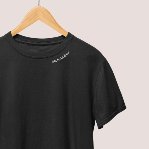 Bio-Baumwoll-T-Shirt mit besticktem Kragen "Vanaisa" (EE) – Produktansicht 5