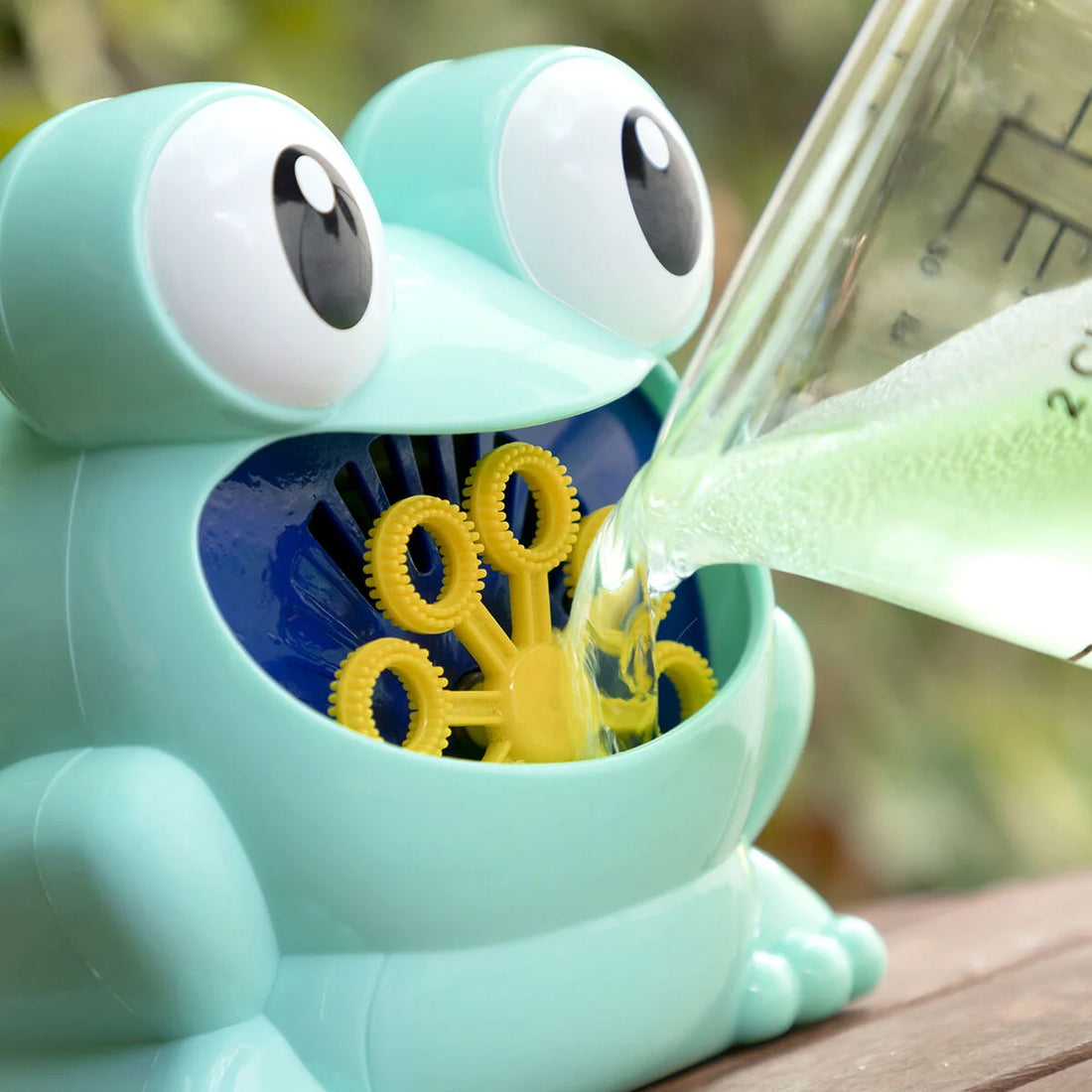 Seifenblasenmaschine Froggly für Kinder – Detailansicht 3