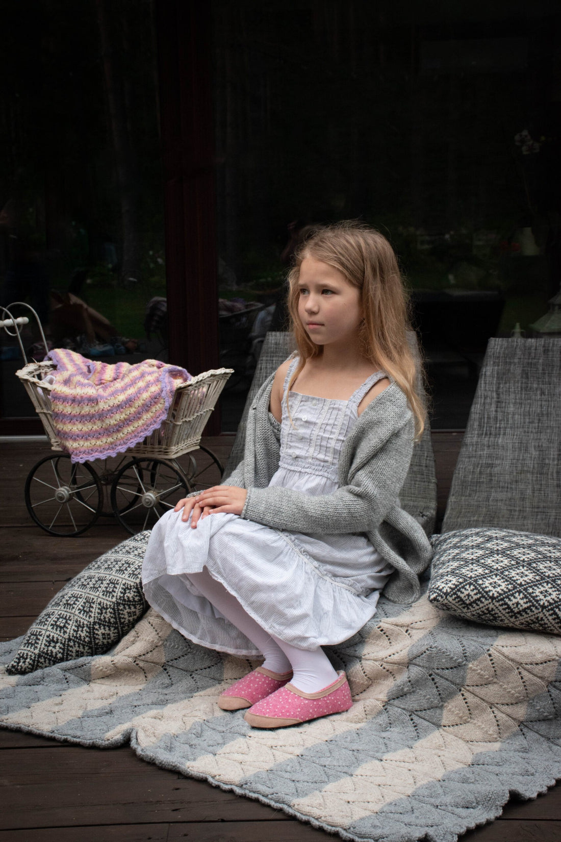 Barfuß-Kinderhausschuhe Poksa Rosa Punkte – Detailansicht 2