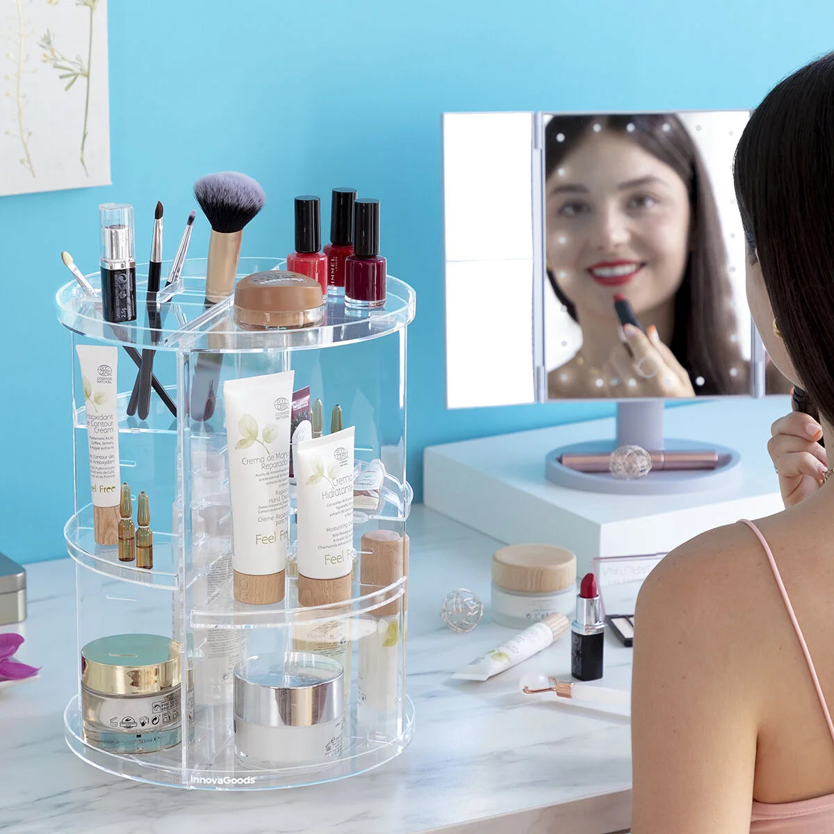 Transparenter Rolkup Make-up-Organizer mit Kosmetik