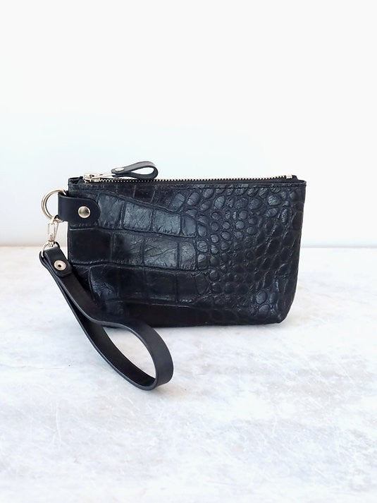 POUCH Geldbörse mit Handgelenkschlaufe – Schwarz Alligator – Detailansicht 4
