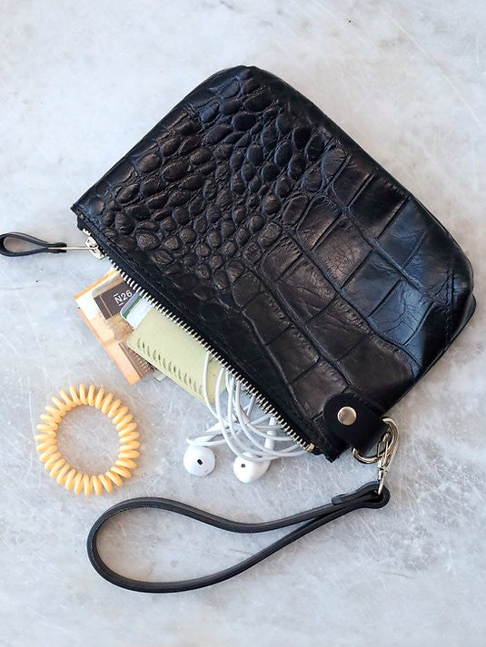 POUCH Geldbörse mit Handgelenkschlaufe – Schwarz Alligator – Detailansicht 5