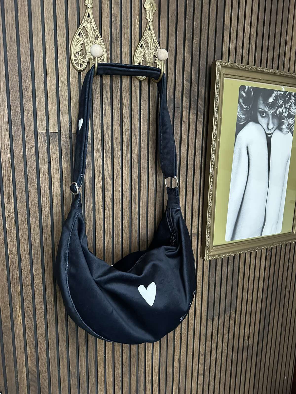 Hobo-Handtasche Heart – Schwarz – Produktansicht 5