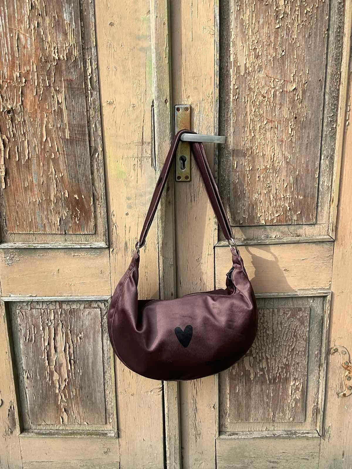 Hobo-Handtasche Heart – Braun – Produktansicht 3