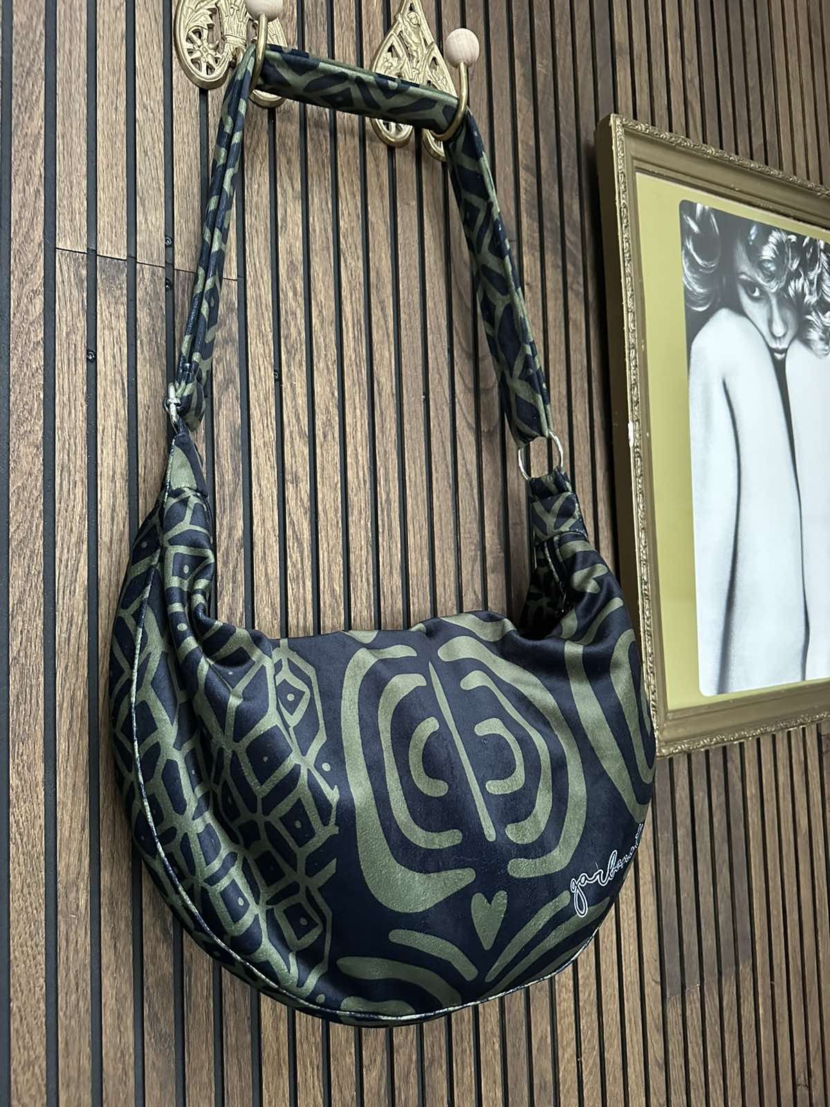 Hobo-Handtasche – Khaki-Muster – Produktansicht 3