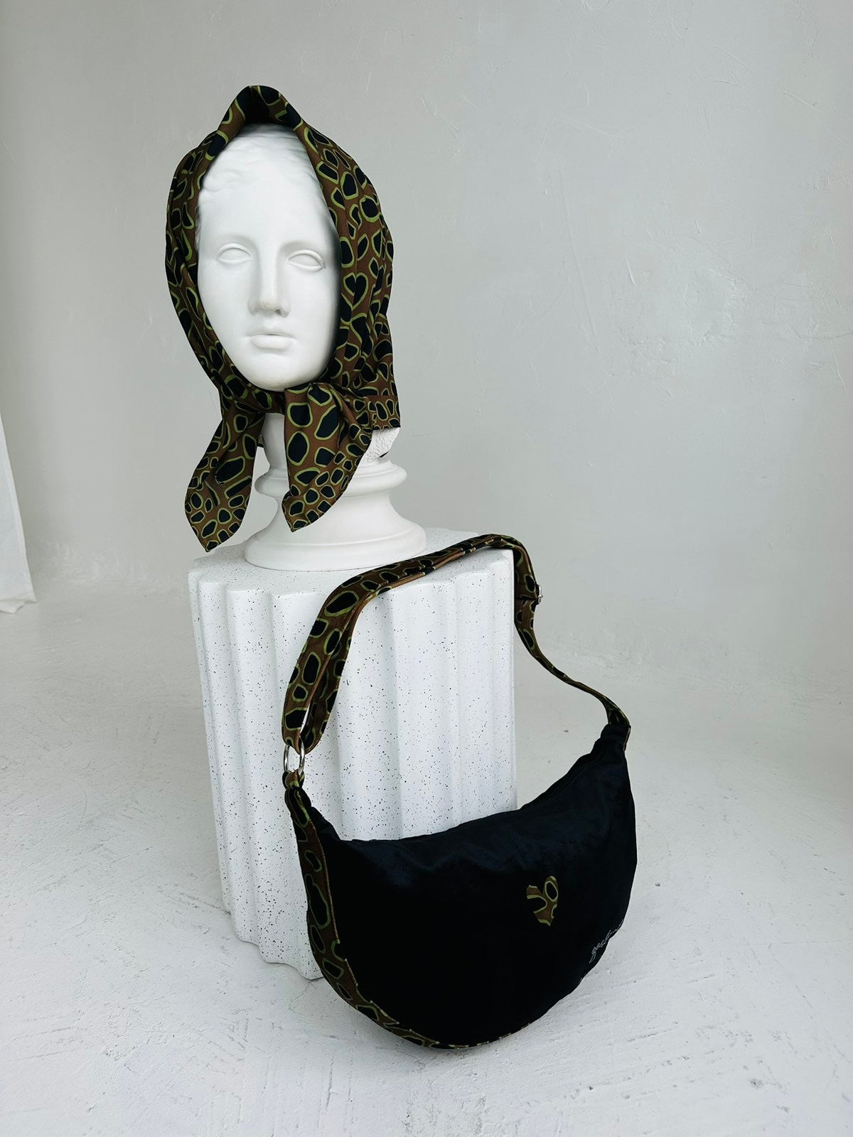 Hobo-Handtasche – Leopard Heart – Produktansicht 3