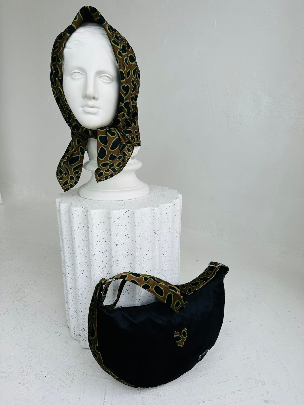 Hobo-Handtasche – Leopard Heart – Produktansicht 2