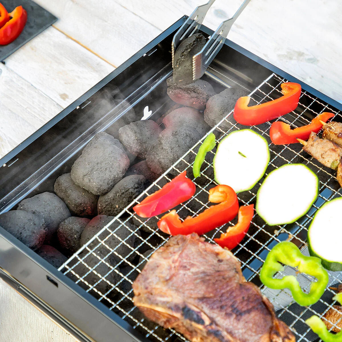 BearBQ klappbarer Holzkohlegrill – Produktansicht 4