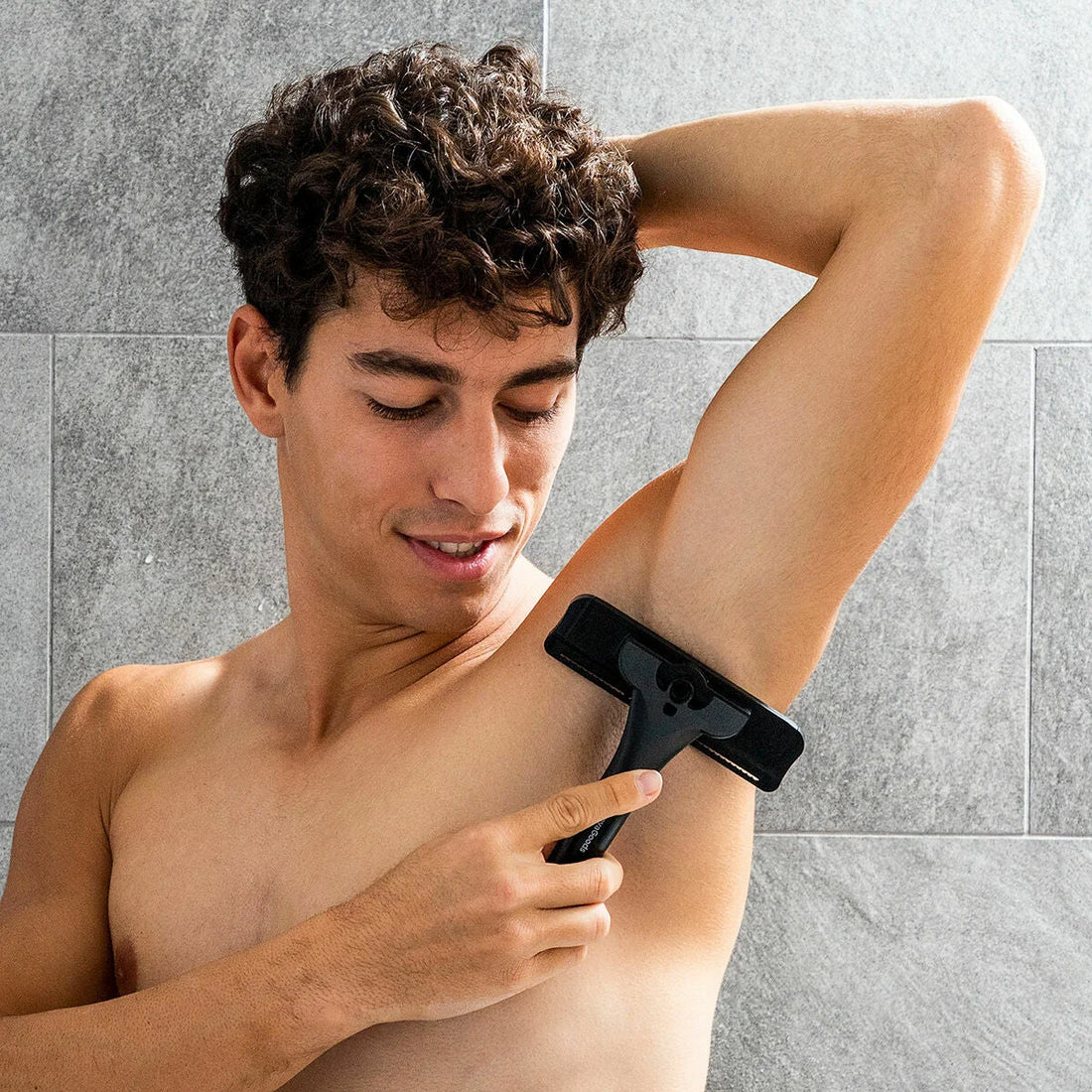 Extaver Körperrasierer mit ausziehbarem Griff – Detailansicht 3