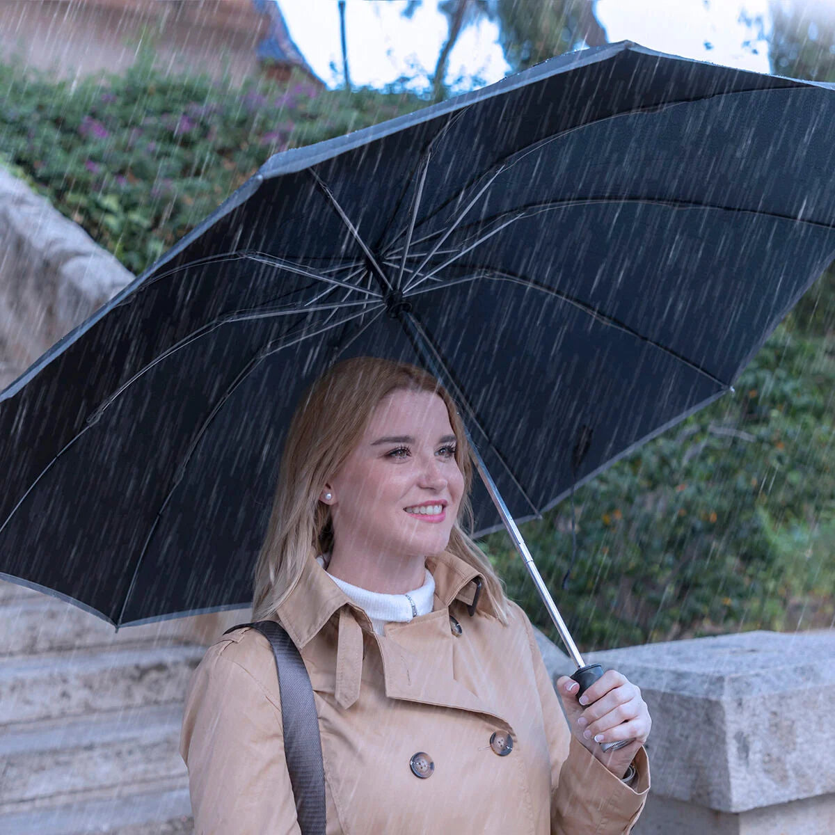Regenschirm mit umgekehrter Faltung und mit LED Folbrella – Produktansicht 3
