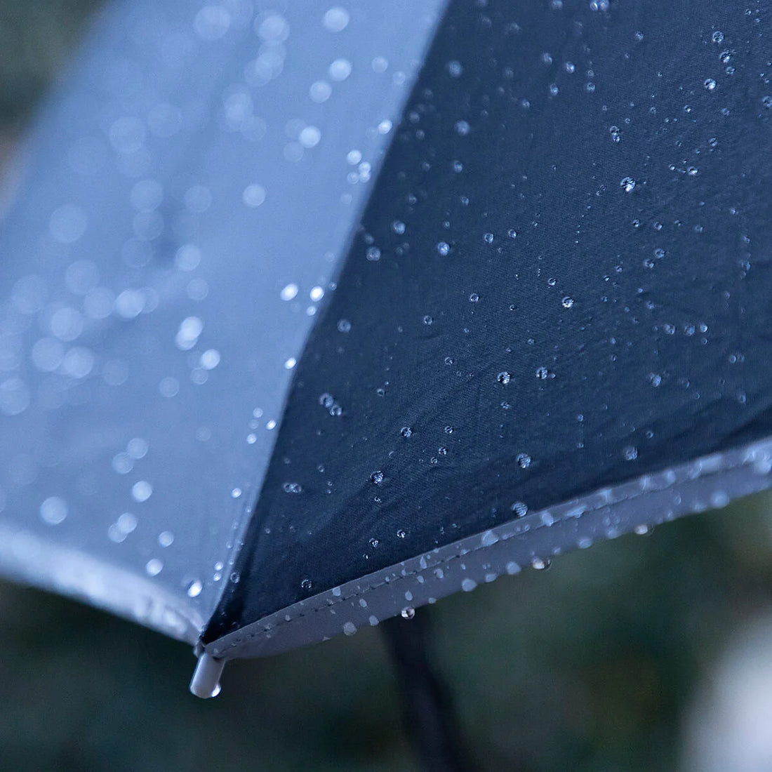 Regenschirm mit umgekehrter Faltung und mit LED Folbrella – Detailansicht 4