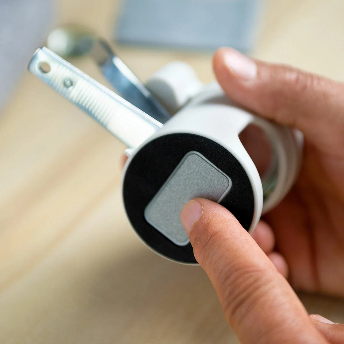 Nagelknipser Clail mit LED, Lupe und Feile – Produktansicht 3