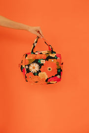 Große Kosmetiktasche – Picnic With Flowers