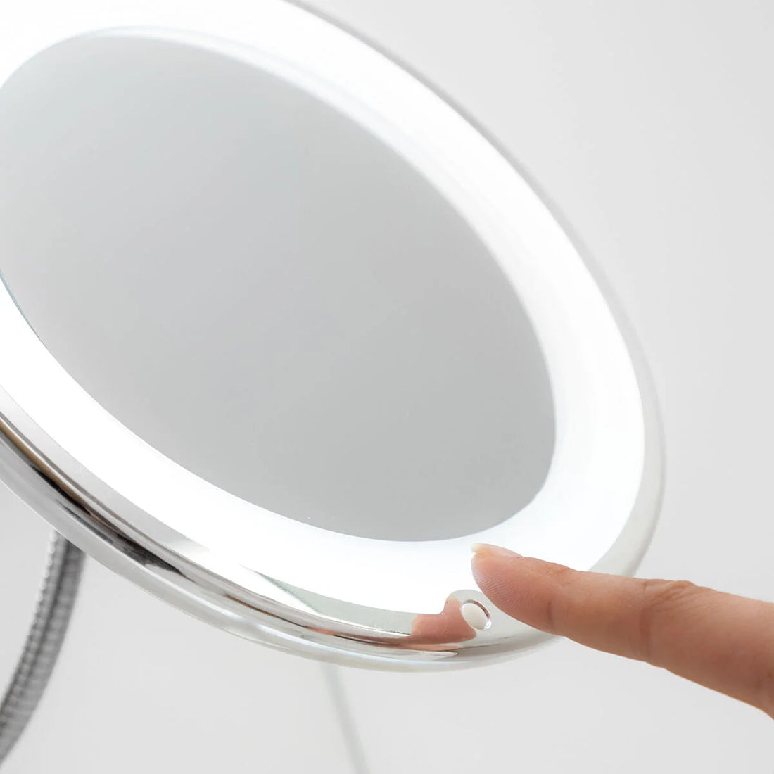 LED-Vergrößerungsspiegel Mizoom mit Saugnapf – Detailansicht 2