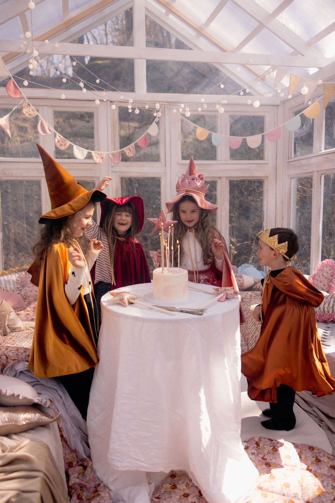 Kinder-Kostümumhang – Ginger Riding Hood, Orange – Detailansicht 3