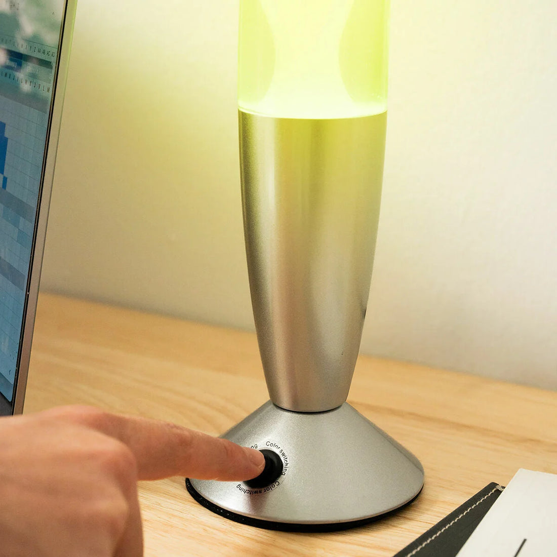 Kolemp LED-Lavalampe mit 7 Lichtfarben – Detailansicht 2