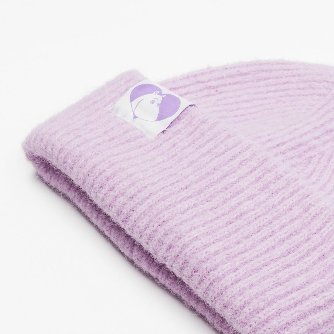 Grobstrick – Beanie Moomintroll Fluffy – Flieder – Detailansicht 1
